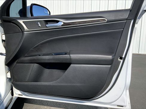 Used 2015 Ford Fusion SE w/ Equipment Group 202A image 21