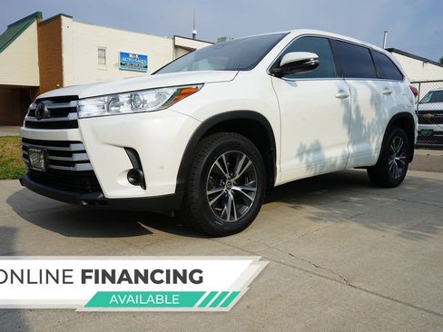 Used 2018 Toyota Highlander LE AWD/4WD image 2
