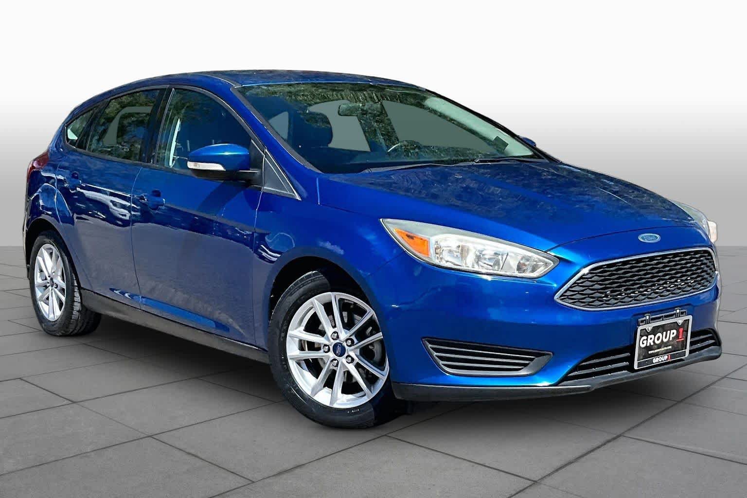 Used 2018 Ford Focus SE w/ Cold Weather Package FWD image 3