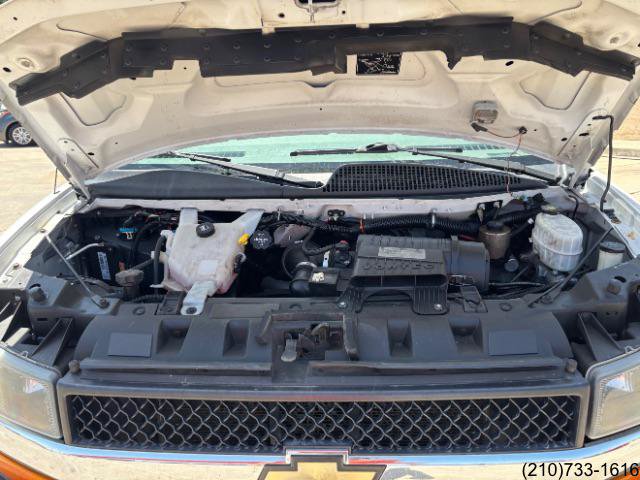 Used 2019 Chevrolet Express 3500 Extended w/ Driver Convenience Package RWD image 10