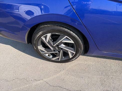 Used 2024 Hyundai Elantra Limited image 21