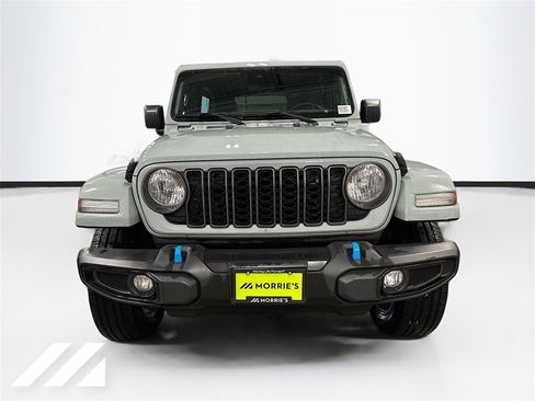 Used 2024 Jeep Wrangler Unlimited w/ Convenience Group image 2
