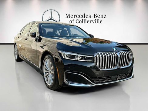 Used 2021 BMW 740i w/ Premium Package RWD image 3