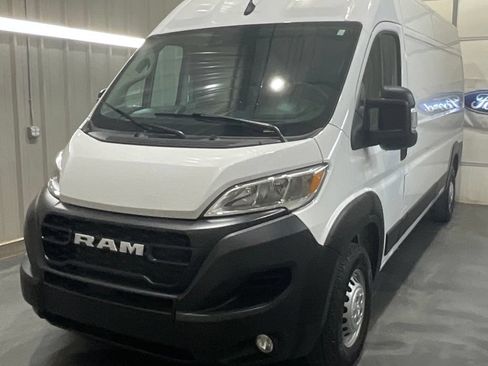 Used 2025 RAM ProMaster 2500 w/ Convenience Group FWD image 3