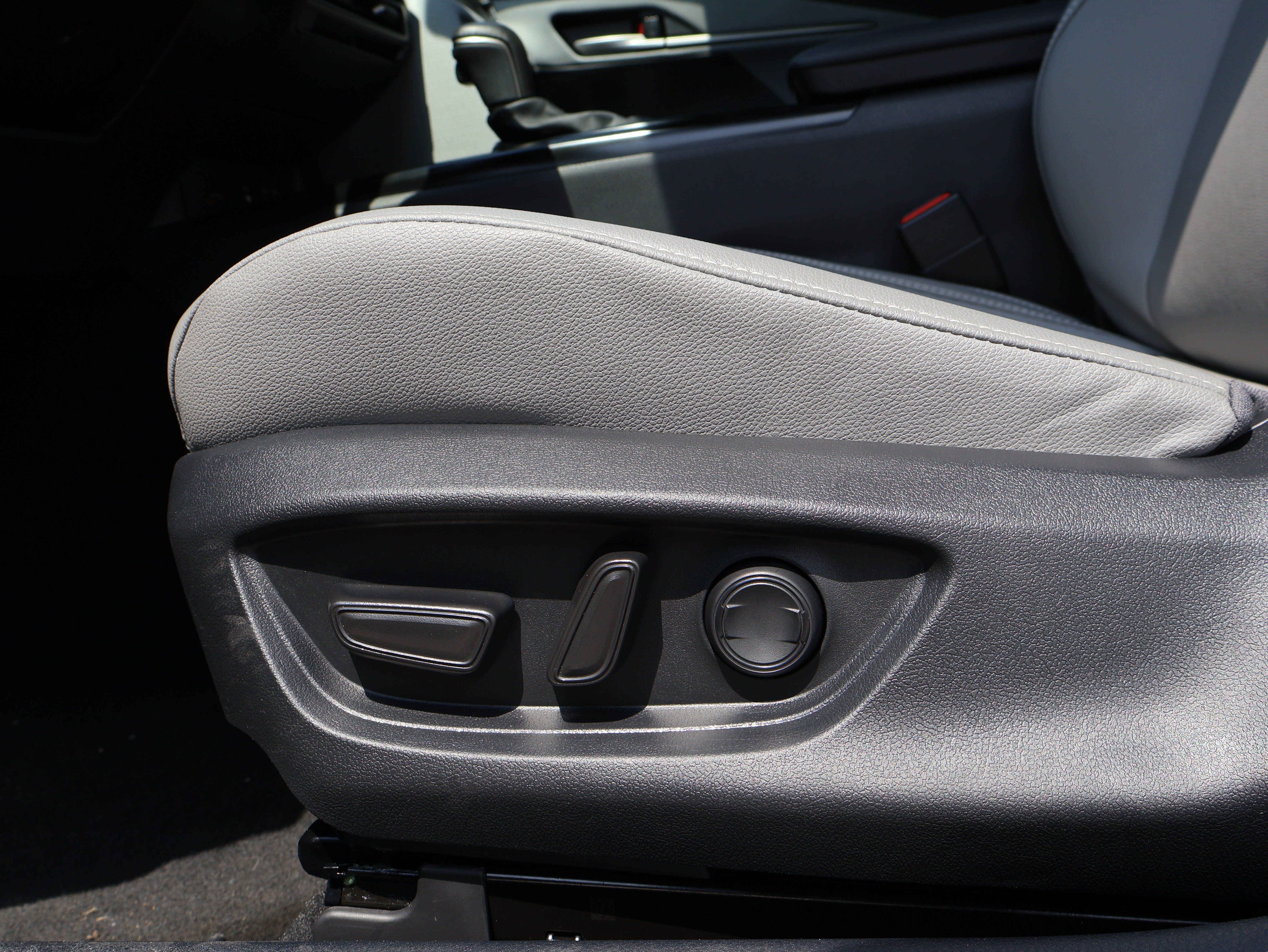 Used 2025 Toyota Camry SE FWD image 15