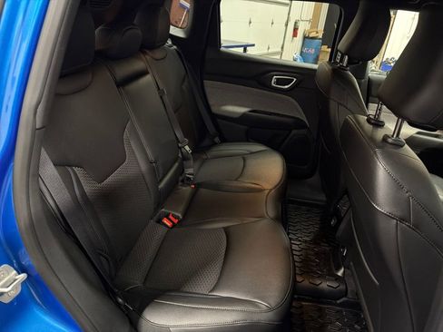 Used 2025 Jeep Compass Latitude image 15