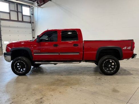 Used 2005 Chevrolet Silverado 2500 LT w/ Heavy-Duty Power Package AWD/4WD image 12