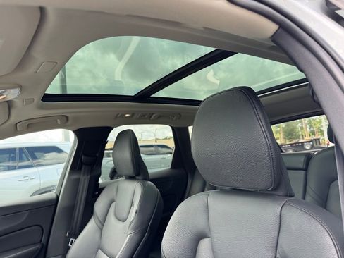 Used 2023 Volvo XC60 B5 Plus image 39