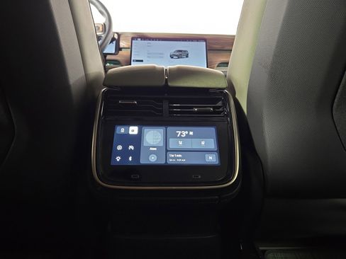 Used 2022 Rivian R1S Launch Edition image 30