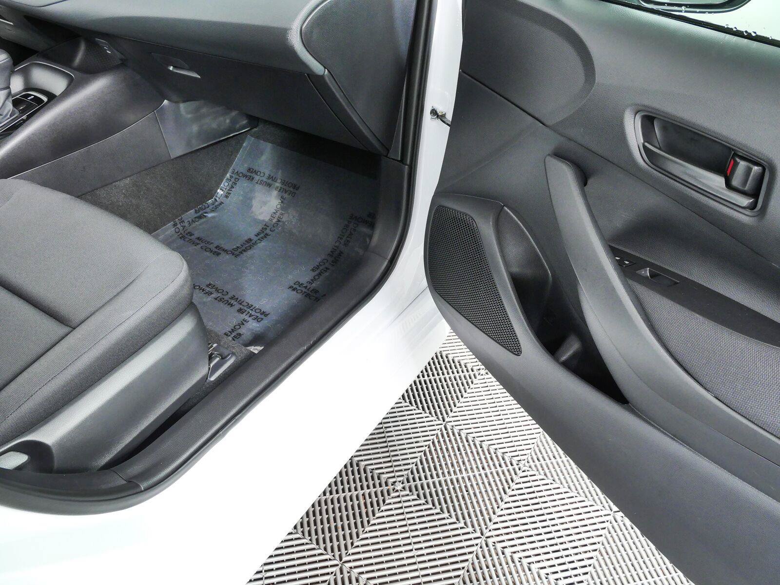 Used 2025 Toyota Corolla LE FWD image 23