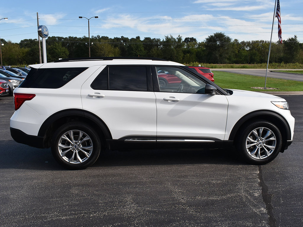 Used 2024 Ford Explorer XLT w/ Equipment Group 202A AWD/4WD image 15