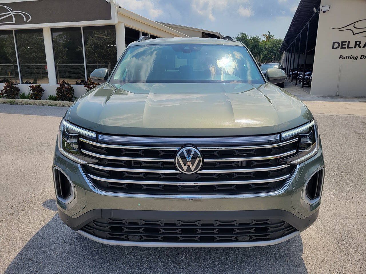 Used 2026 Volkswagen Atlas SE FWD image 2