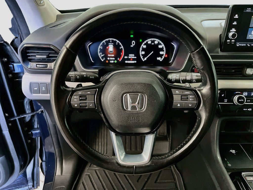 Used 2023 Honda Pilot Touring image 11