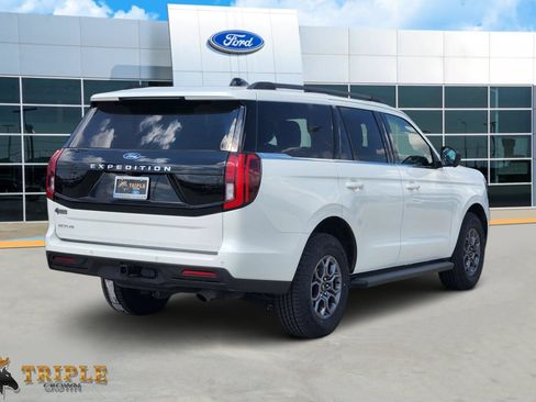 Certified 2025 Ford Expedition Active AWD/4WD image 5