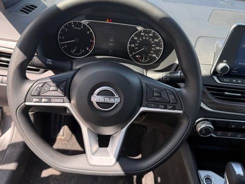 Used 2025 Nissan Altima 2.5 SV AWD/4WD image 9