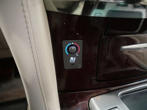 Used 2014 Lexus LX 570 4WD image 32