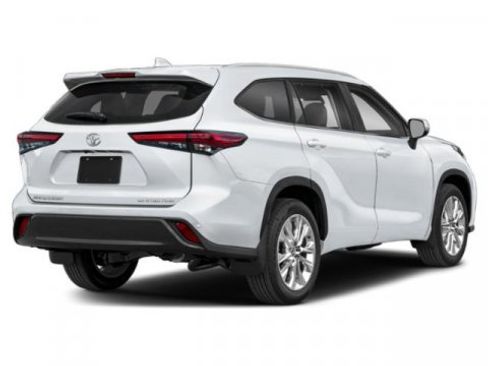 New 2025 Toyota Highlander Limited image 2