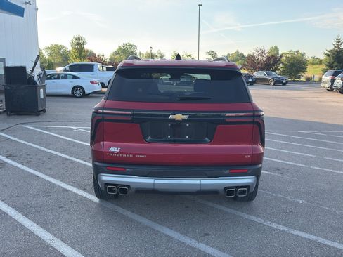 Used 2024 Chevrolet Traverse LT AWD/4WD image 4
