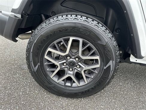 Used 2024 Jeep Wrangler Sahara image 17