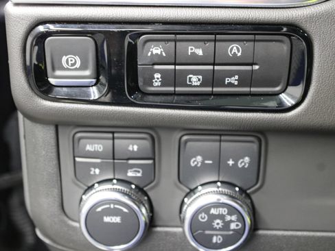 Used 2025 GMC Yukon XL Denali AWD/4WD image 61