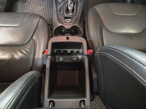 Used 2019 Jeep Cherokee Trailhawk image 24