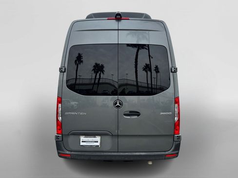 Used 2019 Mercedes-Benz Sprinter 2500 image 4