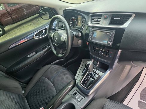 Used 2018 Nissan Sentra SR w/ Technology Package FWD image 14