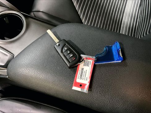 Used 2024 Toyota Camry SE image 30