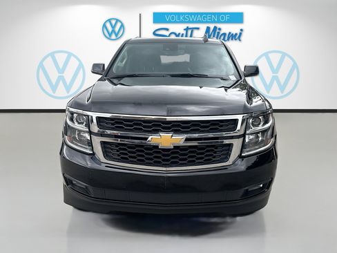 Used 2020 Chevrolet Suburban LT w/ Luxury Package RWD image 2