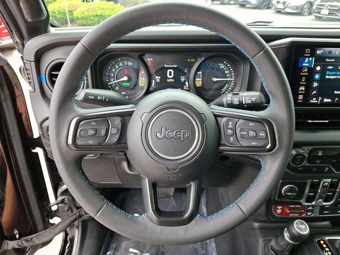 Used 2024 Jeep Wrangler Unlimited Rubicon 4xe AWD/4WD image 18