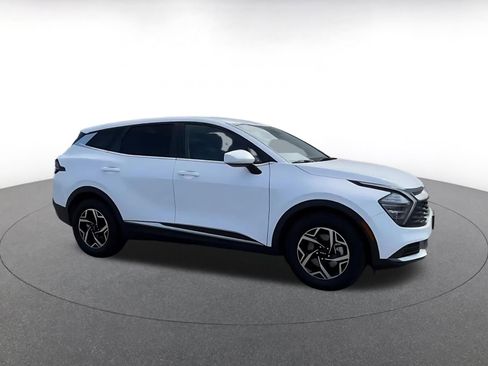 Used 2025 Kia Sportage LX FWD image 2