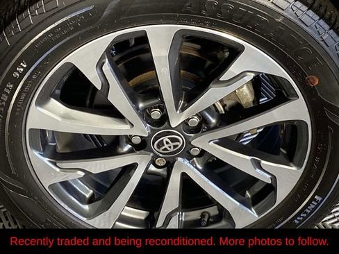 Used 2024 Toyota Corolla Cross XLE w/ Convenience Package AWD/4WD image 28