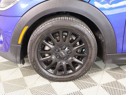 Used 2019 MINI Cooper 2-Door Hardtop w/ Signature Upholstery Package image 17