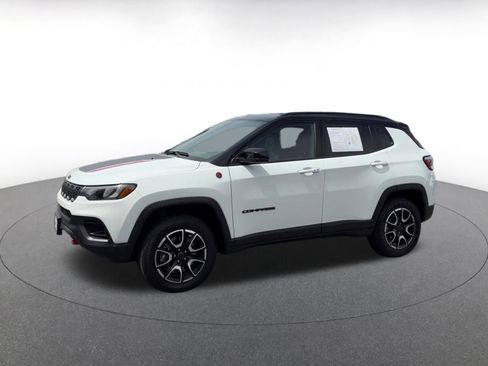 Used 2025 Jeep Compass Trailhawk image 8