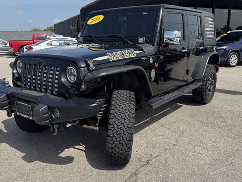 Used 2016 Jeep Wrangler Unlimited Sahara AWD/4WD image 4