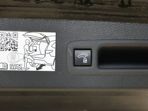 Used 2021 Toyota Sienna Platinum image 49