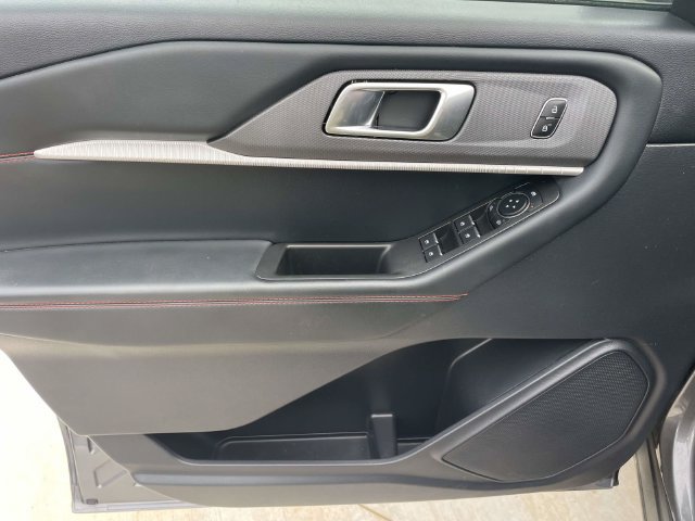 Used 2025 Ford Explorer ST-Line w/ ST-Line Street Pack AWD/4WD image 21