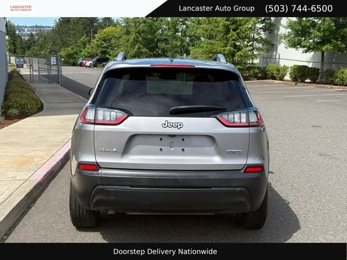 Used 2019 Jeep Cherokee Latitude w/ Popular Appearance Group AWD/4WD image 5