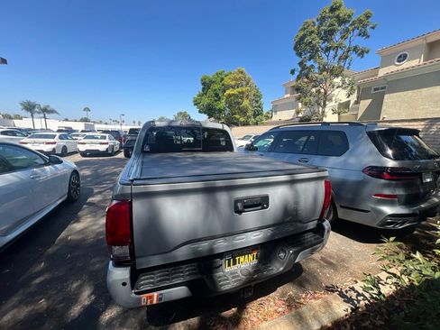 Used 2019 Toyota Tacoma TRD Off-Road w/ Technology Package AWD/4WD image 8