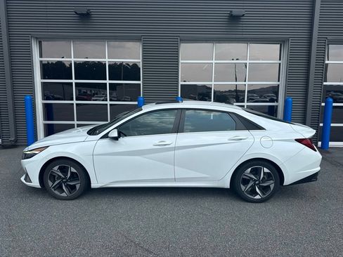 Used 2022 Hyundai Elantra Limited FWD image 2