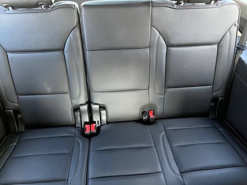 Used 2025 GMC Yukon XL Denali AWD/4WD image 17