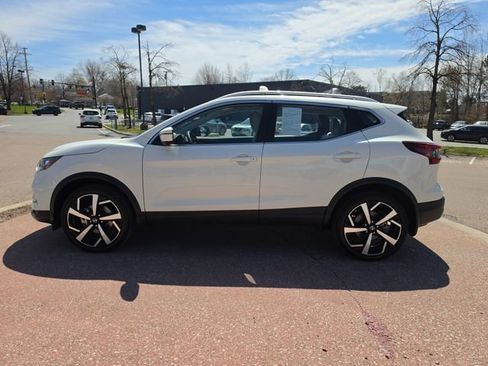 Used 2022 Nissan Rogue Sport SL AWD/4WD image 2