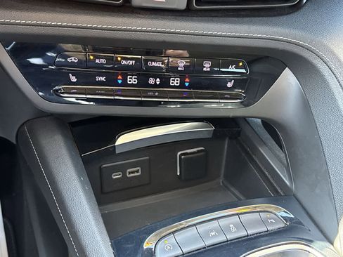 Used 2021 Buick Envision Essence FWD image 17
