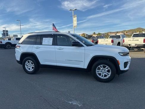 Used 2023 Jeep Grand Cherokee Laredo image 18