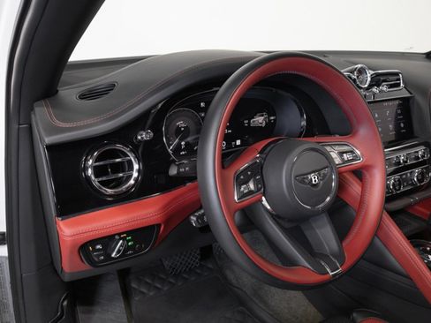 Used 2022 Bentley Bentayga AWD/4WD image 22