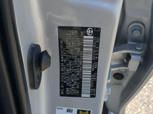 Used 2021 Toyota Corolla LE FWD image 33