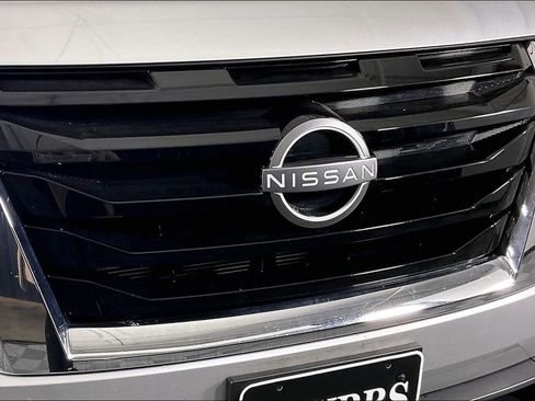 Used 2024 Nissan Pathfinder SV image 39