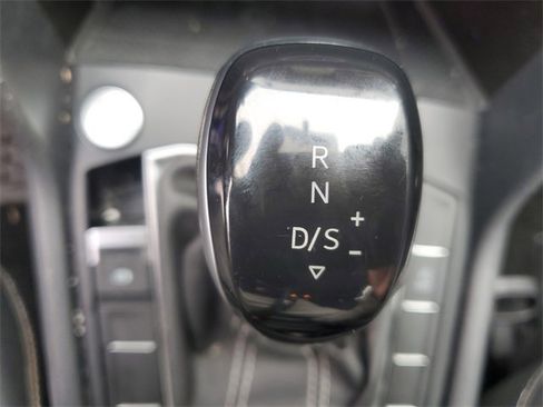 Used 2022 Volkswagen Taos SE image 29