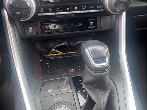 Used 2020 Toyota RAV4 Limited AWD/4WD image 12