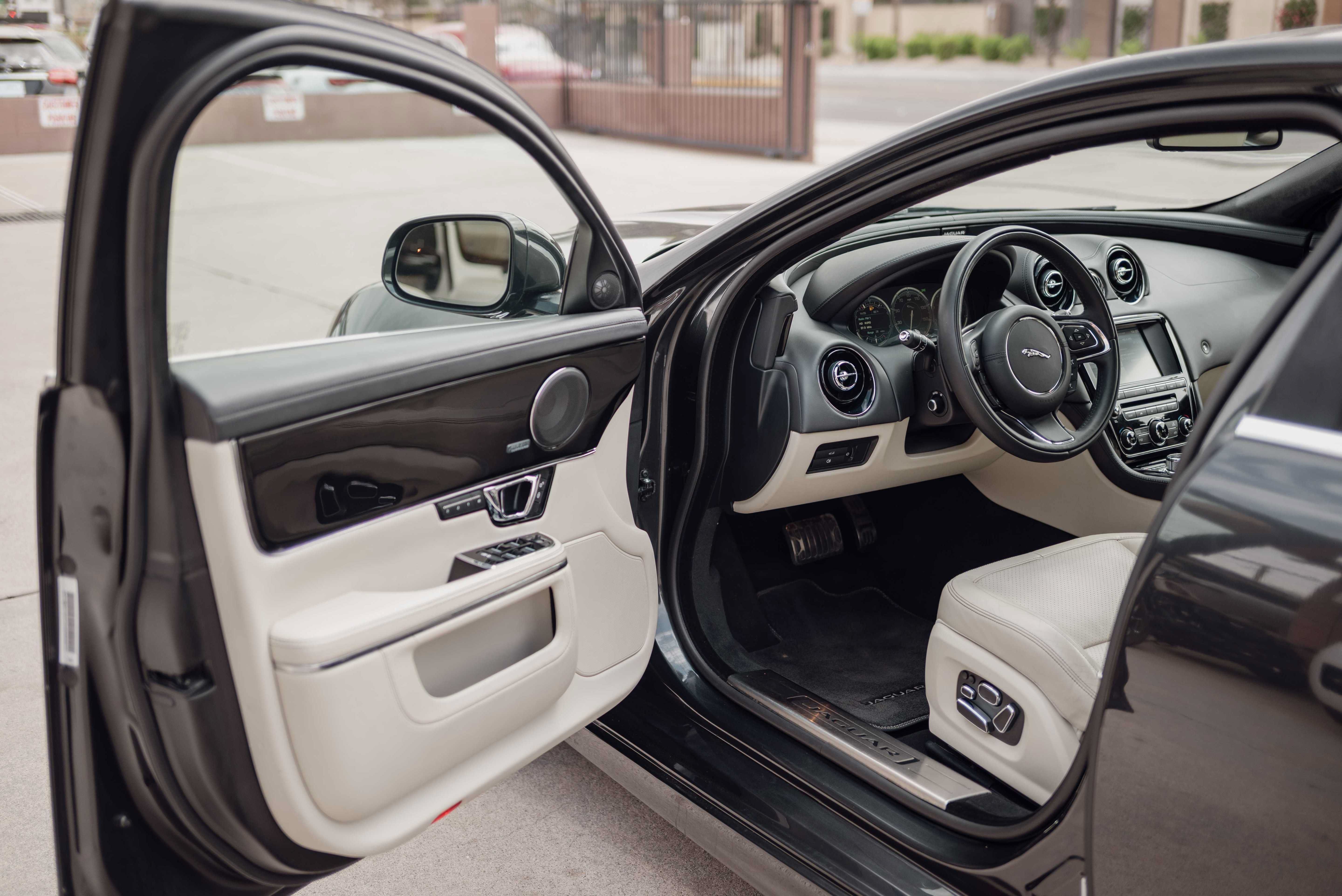 Used 2015 Jaguar XJ RWD image 6